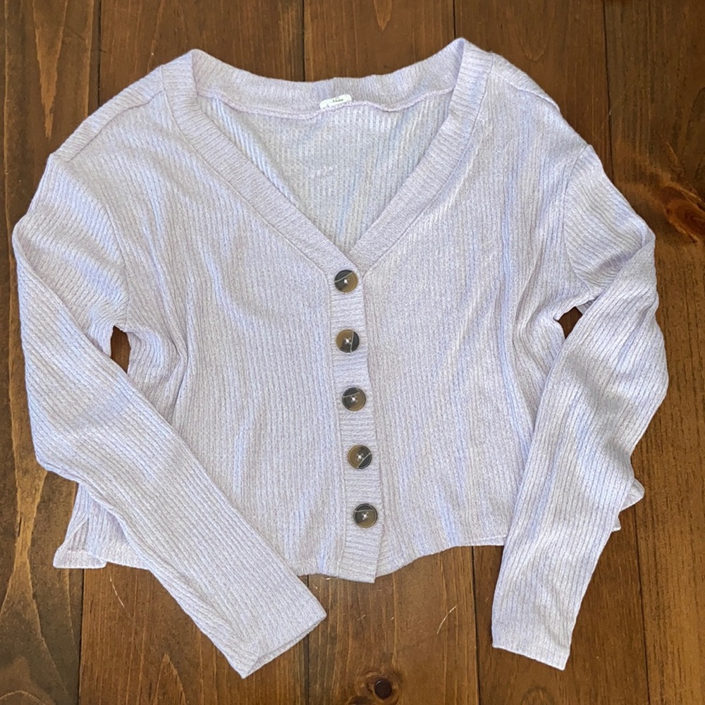 Garage lavender button top